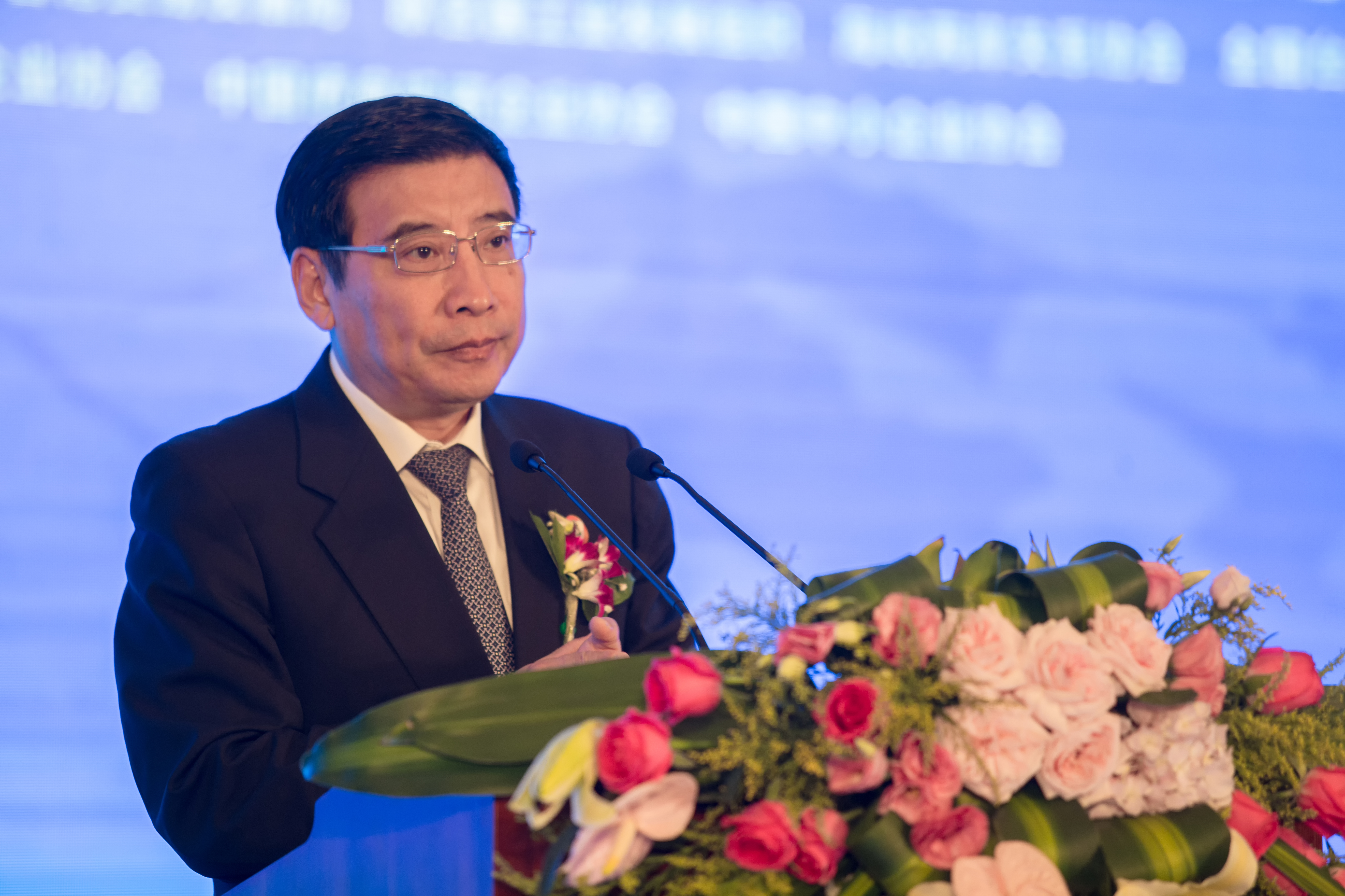 ���׳�ϯ��ʮ�˽��й����ຣ��ɫ��չͶ��ó��Ǣ̸�Ტ��...