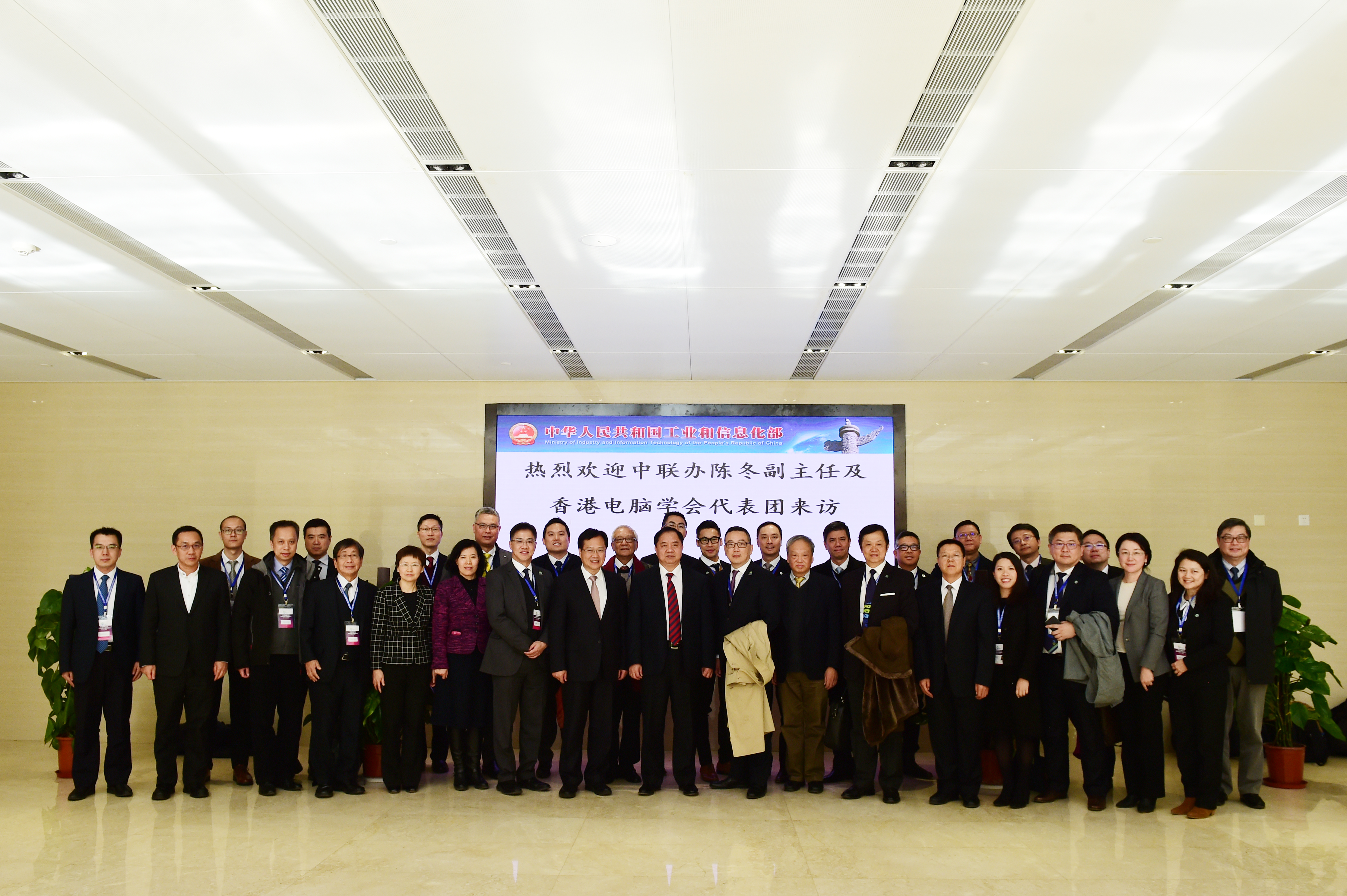 �����ۻ����������פ������츱���γ¶�����۵���ѧ��...